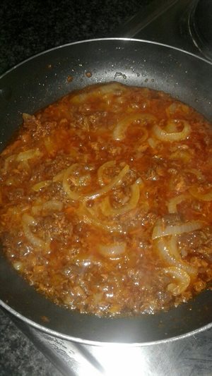 One of hubby's favourite dishes, he makes on "site" ... mince with habanero...