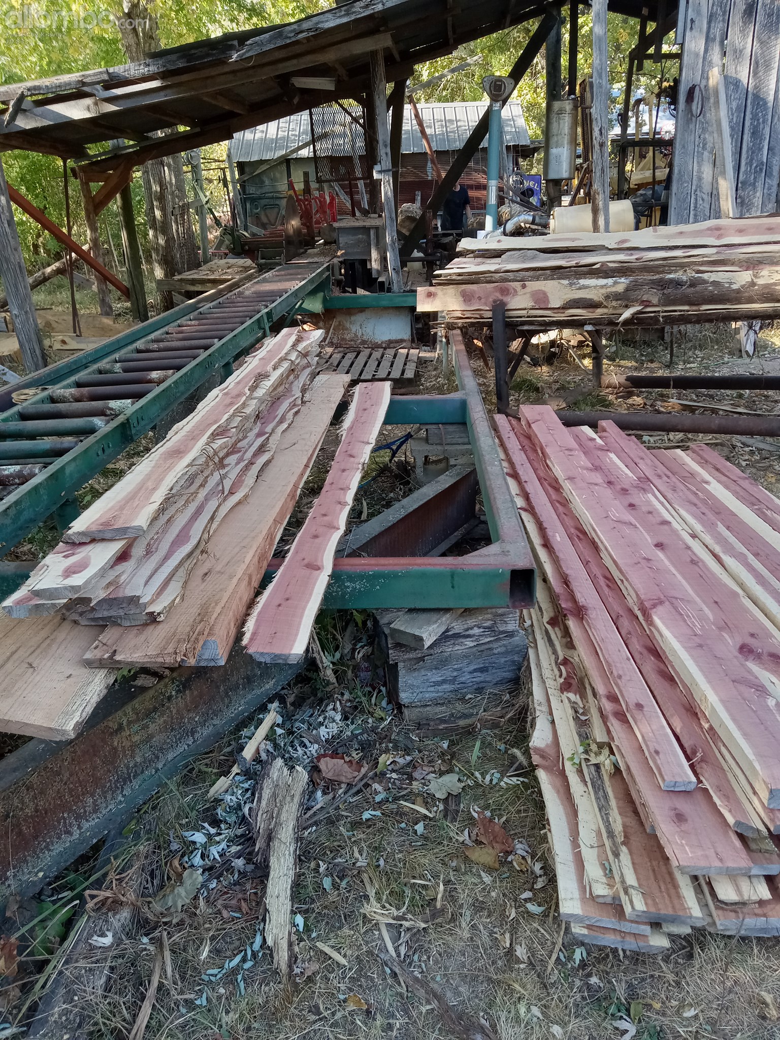 My little  spare time  sawmill
been sawing red cedar from the Ozarks