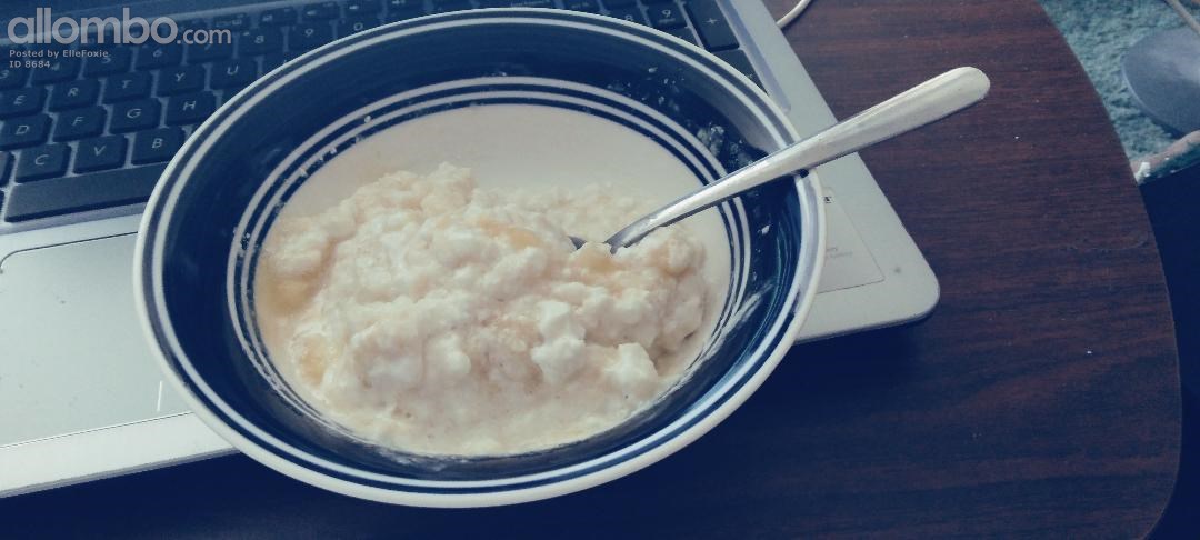 Brekkies today, no cereal cos we had NO milk. Cottage cheese and applesauce...
