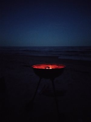 Barbeque at the beach, waiting for northern lights