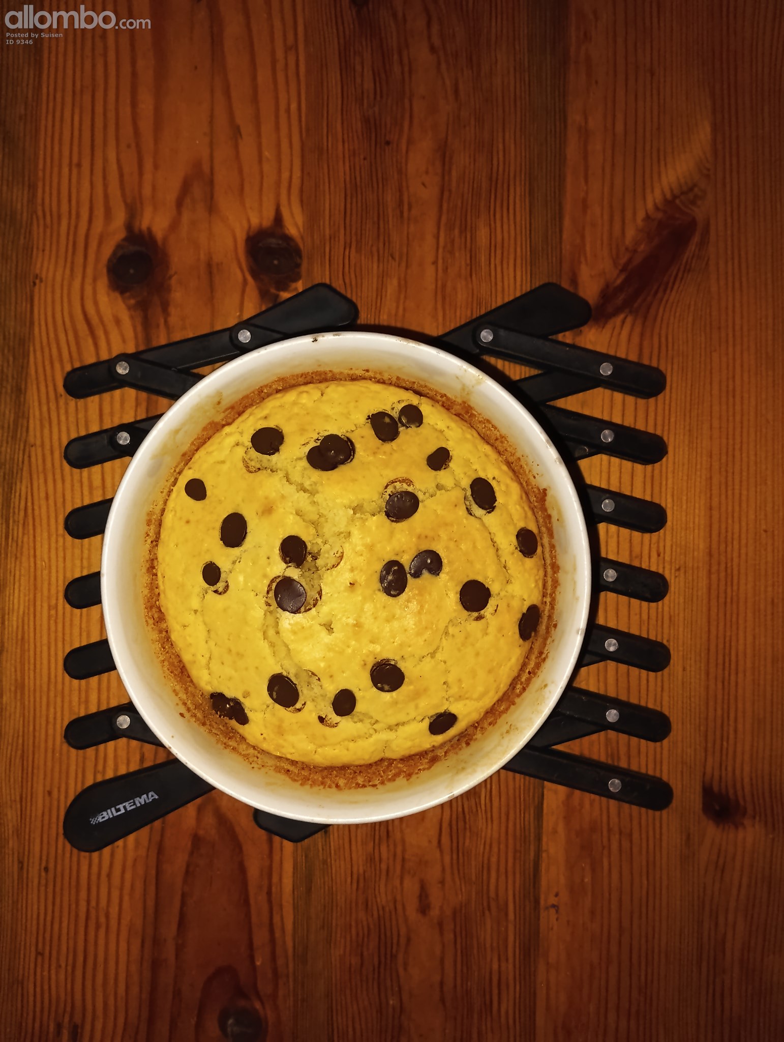 Sponge cake with coconut and chocolate chips