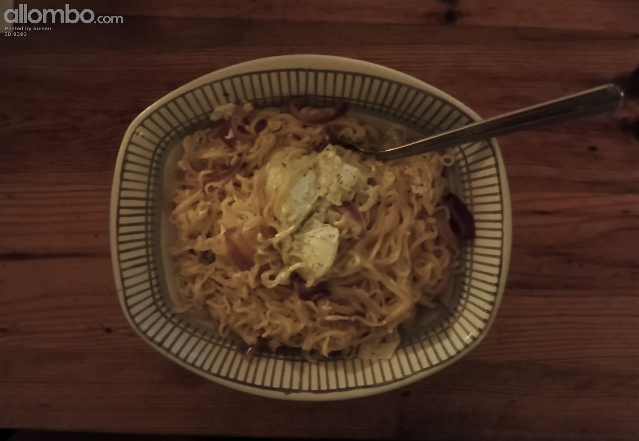 Midnight craving, instant noodles with spice pack, 2 small red onions, 2 eg...