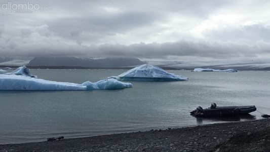 Iceland glacier lagoon 1