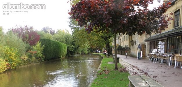 Bourton-on-the-Water teashop.. and water