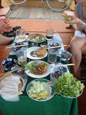 Hoi An - Vietnamese boat food