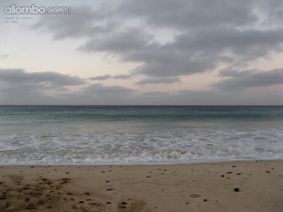Back at Surfer cafe to see sunrise, grey so far, Pics from my trip to Cap V...